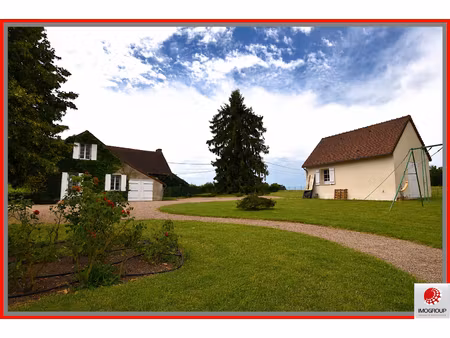 maison avec cachet et beau terrain :