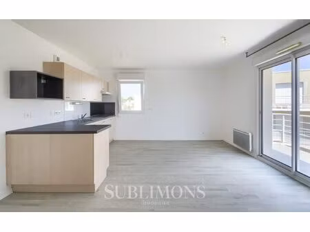 ploeren — dernier étage lumineux t2 de 51 m² proche bourg av