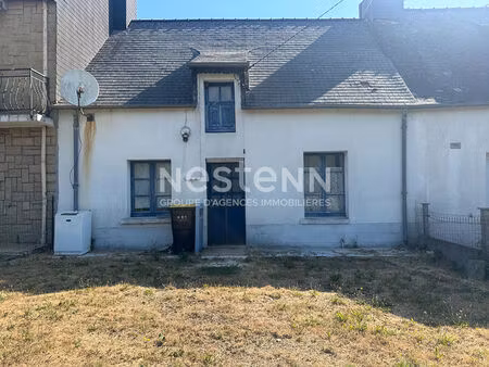 maison à rénover avec beau potentiel - jardin - proche 4 voies au calme.