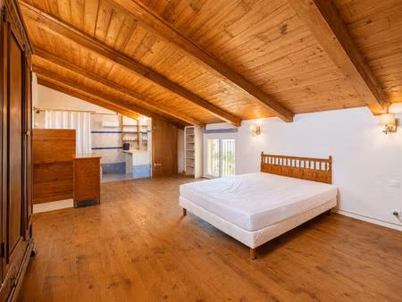 à louer duplex meublé de 100 m2 3 chambres cour privat