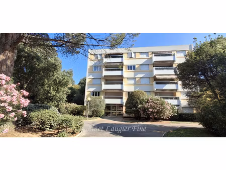 t2 meublé docteur cauvin 13012 + terrasse et parking