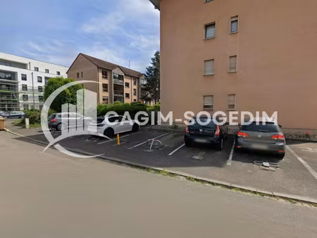 a louer - place de parking extérieur proche frontière suisse