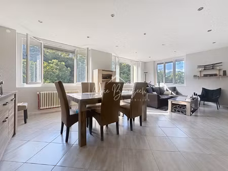 appartement t4 rénové avec terrasse et garage