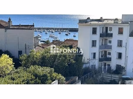 mourillon port saint louis. tres bel appartement t3 vue mer. grand balcon. garage en sus