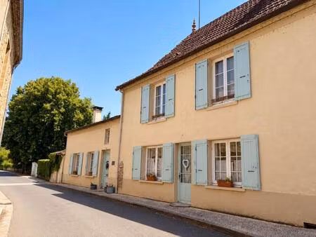 jolie maison de village ayant conservé tout son caractère authentique