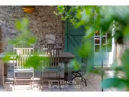 maison bourgeoise au coeur d'un village de bourgogne