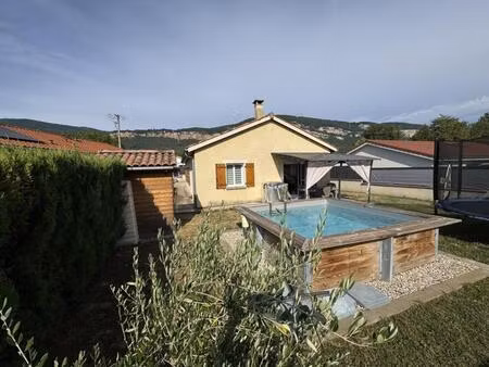maison individuelle de plain pied avec piscine et garage