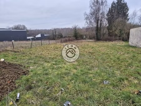 terrain à bâtir destiné à la construction d'une maison individue