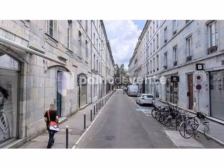 pret-à-porter avec bail commercial