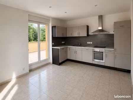 coup de cœur - grand f3 de 100 m² rénové - deux terrasses + parking + cave