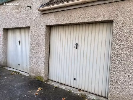 garage / box extérieur 14 m² evry à 120 euros