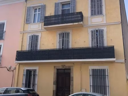 location studio meublé