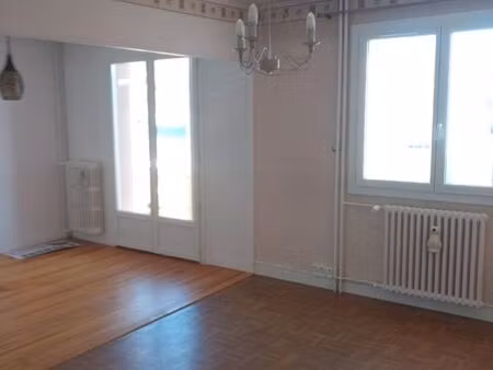 appart 50m2 traversant+garage+balcon
