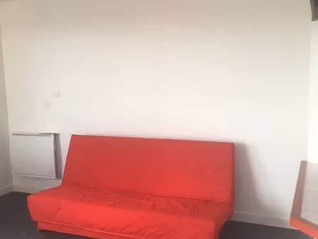 grand studio proche ecole d'infirmière et lycée ste marguerite à chambray les tours