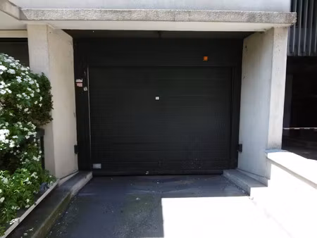 location parking 11 m² à paris 15ème (75015)  110 €