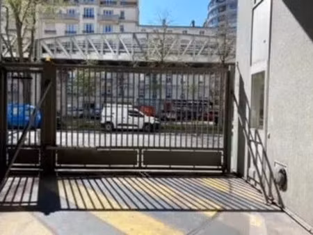 location parking 11 m² à paris 15ème (75015)  120 €