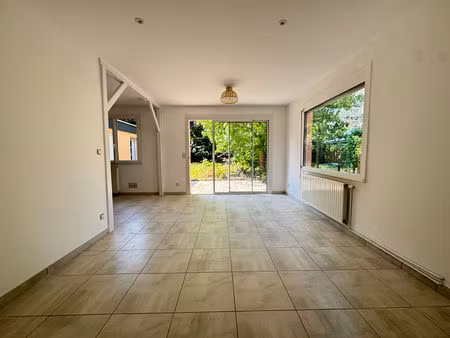 maison avec garage et jardin clos