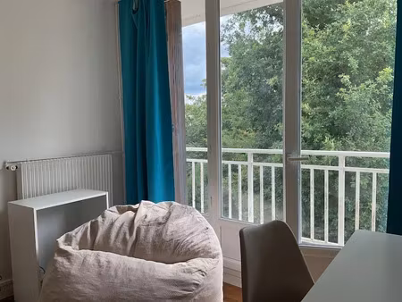 location meublée appartement 3 pièces 60 m² à versailles (78000)  550 €