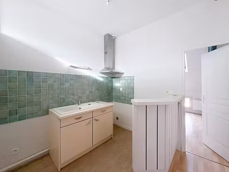 location meublée appartement 3 pièces 50 m² à troyes (10000)  670 €