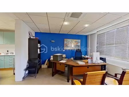 bureau de 161 99 m² à brive-la-gaillarde