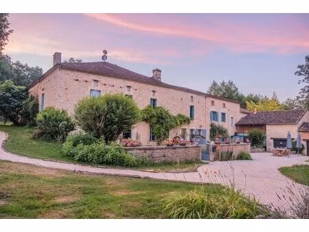 ancien moulin du xviiiᵉ siècle – domaine de prestige aux portes de la dordogne