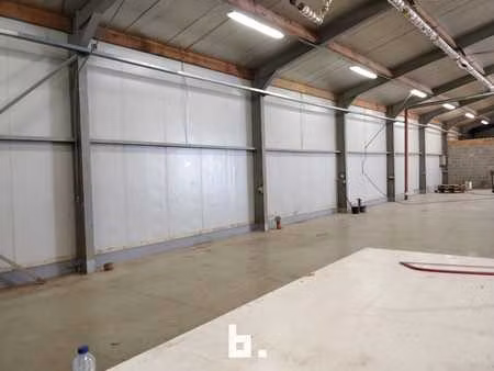 hall industriel avec bureau à wellen