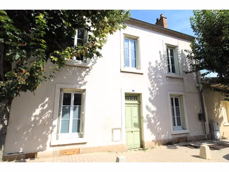 à vendre maison de ville de caractère au coeur de cosne-cou