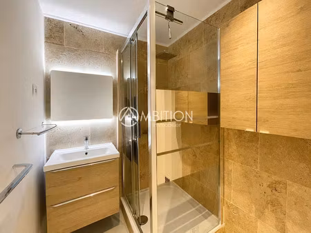 location appartement 2 pièces 46 m² à frejus (83600)  720 €