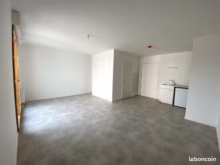 studio 1 pièce 31 m²