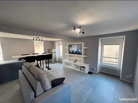 à louer – duplex meublé 65 m² – 2 chambres – centre-ville – parking privé