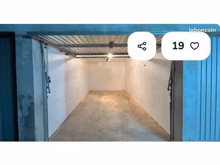location garage box fermé avec électricité