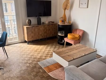 particulier loue f 2 de 48 m2 en plein centre ville en parfait état