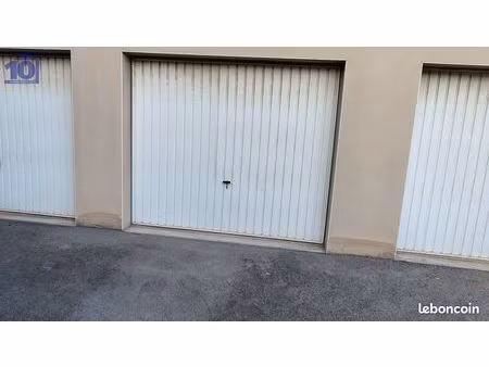 parking/box 1 pièce 15 m²