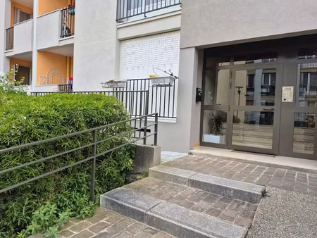 location appartement 3 pièces 66 m² à les ulis (91940)  950 €