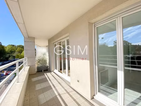location appartement 4 pièces 87 m² à garches (92380)  2 150 €