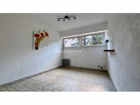 studio 15 m² avec parking ? secteur marronniers  nîmes