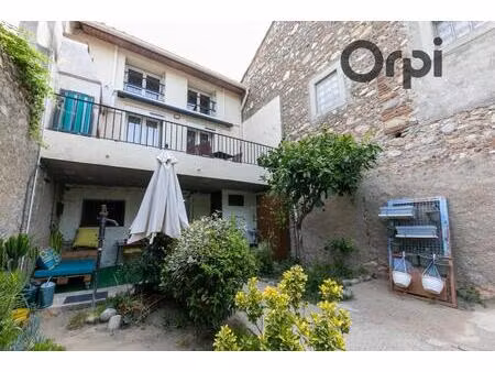 maison de pays en pierre avec jardin et garage