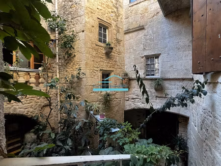 poussan  maison de caractère au coeur des remparts