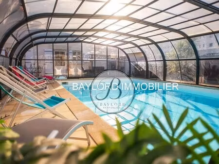 ensemble immobilier de charme avec piscine