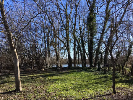 terrain de loisir en bord de seine 750m²