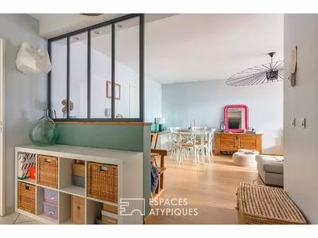 appartement contemporain rénové avec verrière et balcon