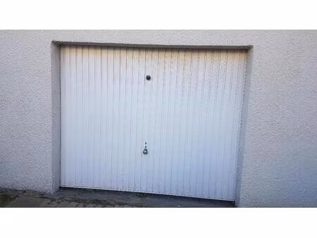 garage dans petit immeuble prés du centre ville
