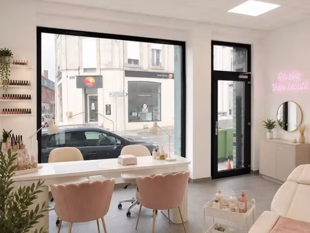 local commercial avec vitrine à louer