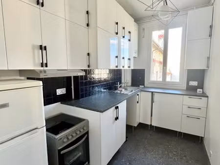 location meublée appartement 3 pièces 57 m² à courbevoie (92400)  1 850 €