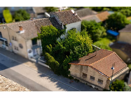 châteauneuf-de-gadagne – bâtisse de caractère à rénover avec fort potentiel