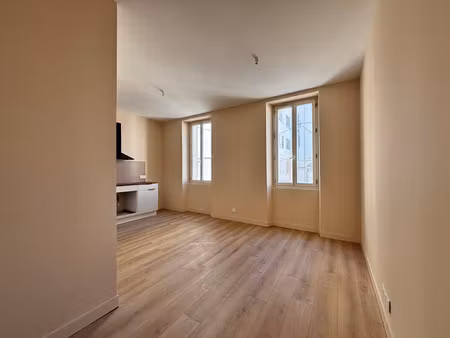 aubagne centre appartement t2 rénové avec clim