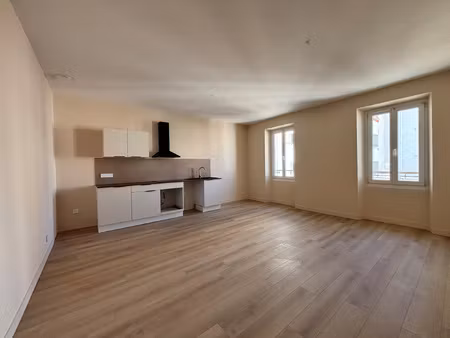 aubagne centre appartement t2 rénové avec clim