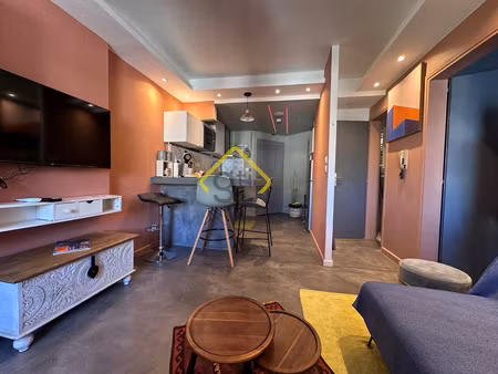 f2 meublé 39m2 - hyper centre st-denis - parking - résidence