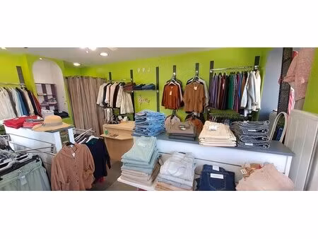 local commercial avec reserve - emplacement idealement situe