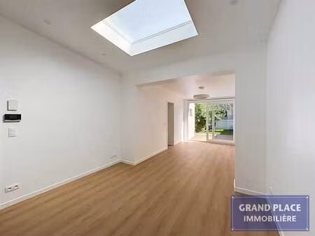 magnifique rez-de-chaussée entièrement rénové à louer